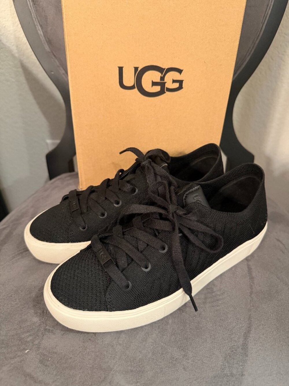 UGG Dinale Graphic Knit Sneakers • Women’s 7 / EU 38 • Like New